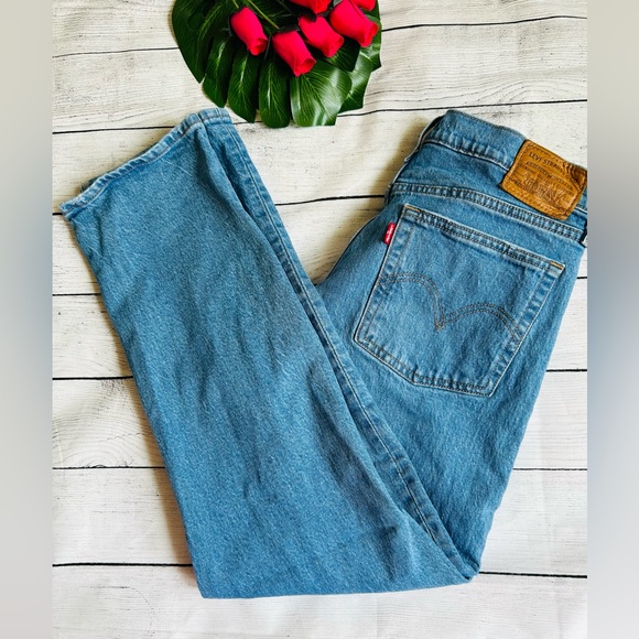 Levi’s Women’s High Rise Wedgie Straight Button Fly Jeans Size 28/26 - Picture 2 of 11
